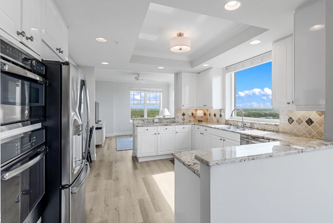 425 Cove Tower Dr  #1501, Naples, FL 34110
