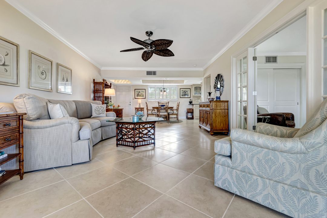 383 Harbour Dr #304, Naples, FL 34103