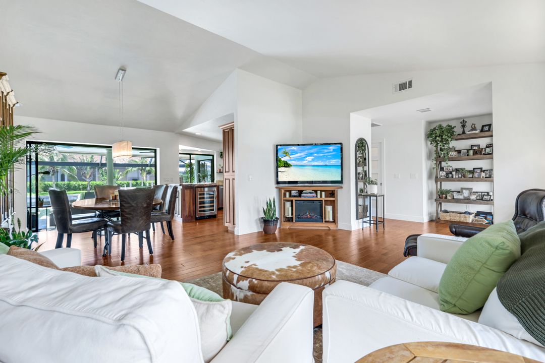 284 Polynesia Ct, Marco Island, FL 34145