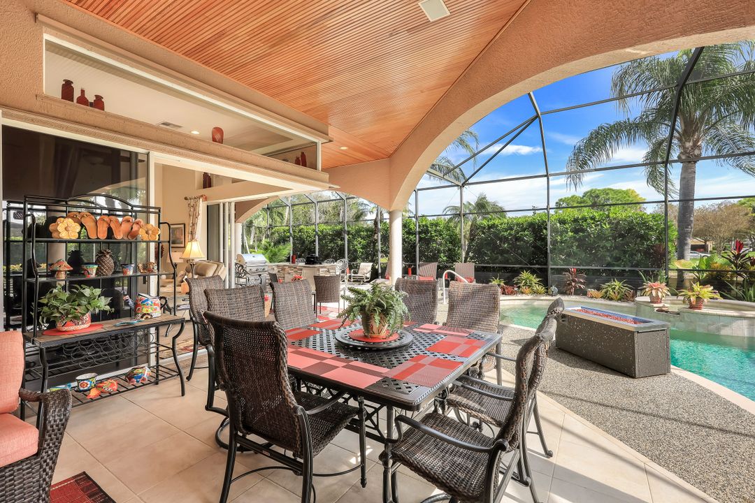 5926 Amberwood Dr, Naples, FL 34110