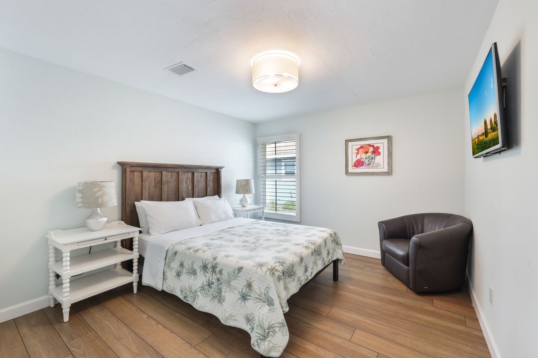 2218 Kings Lake Blvd, Naples, FL 34112