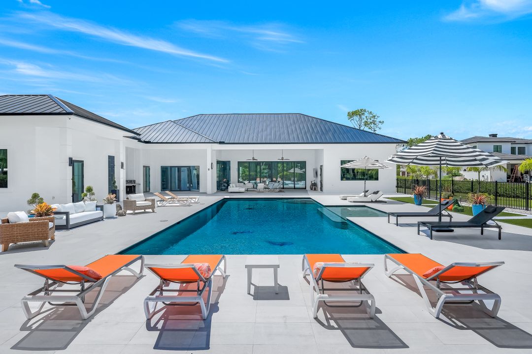 6677 Hunters Rd, Naples, FL 34109