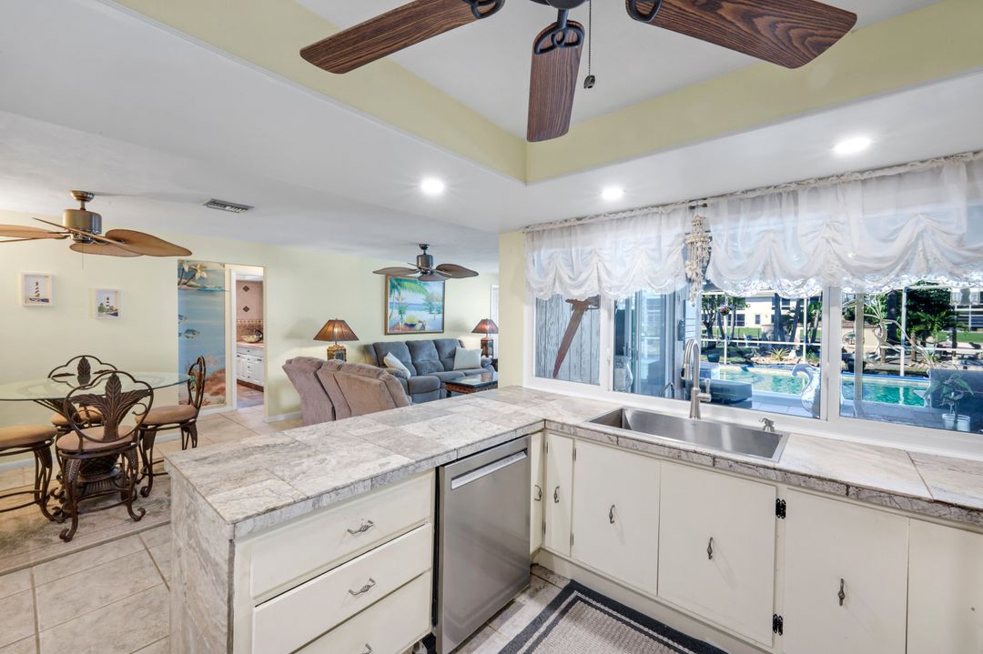 5201 Willow Ct, Cape Coral, FL 33904