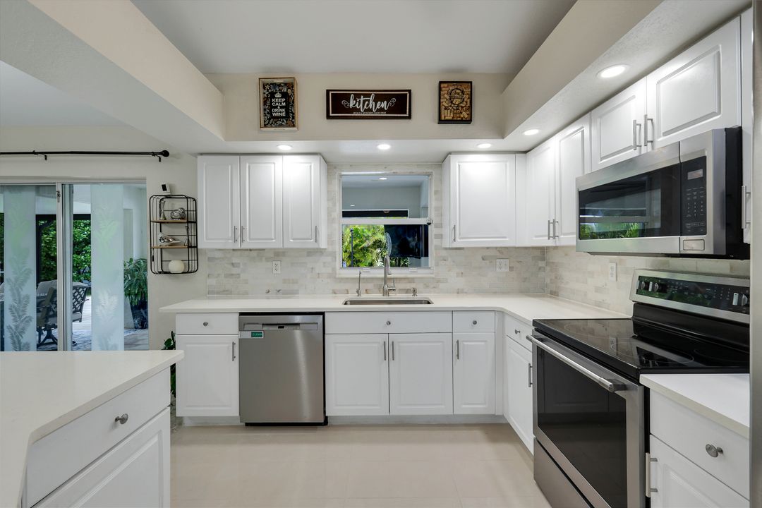 1006 NE 2nd Pl, Cape Coral, FL 33909