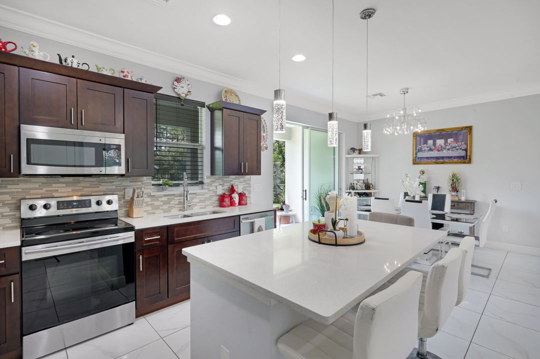 543 20th St SE, Naples, FL 34117