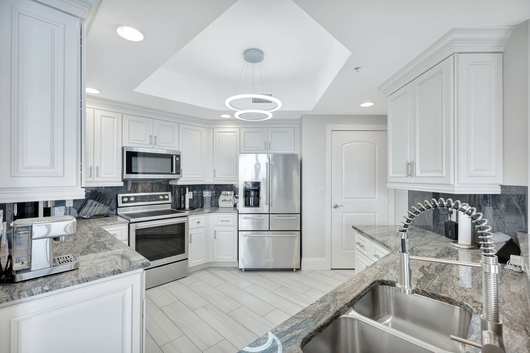 2104 W First St #1404, Fort Myers, FL 33901