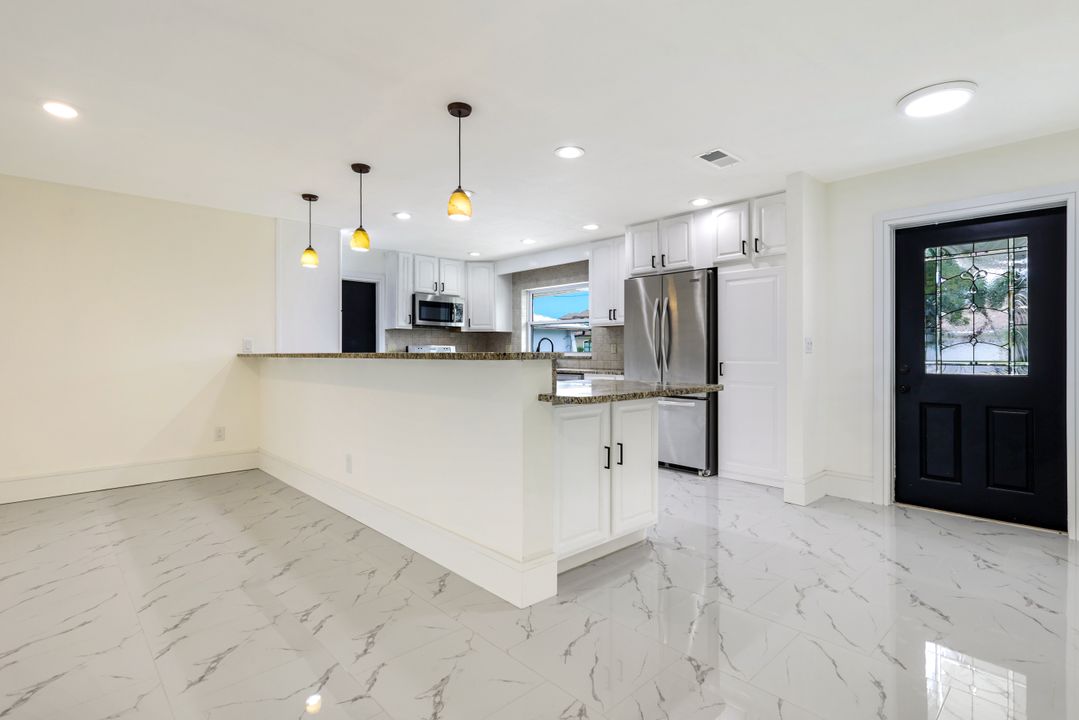 3137 SE 22nd Ave, Cape Coral, FL 33904