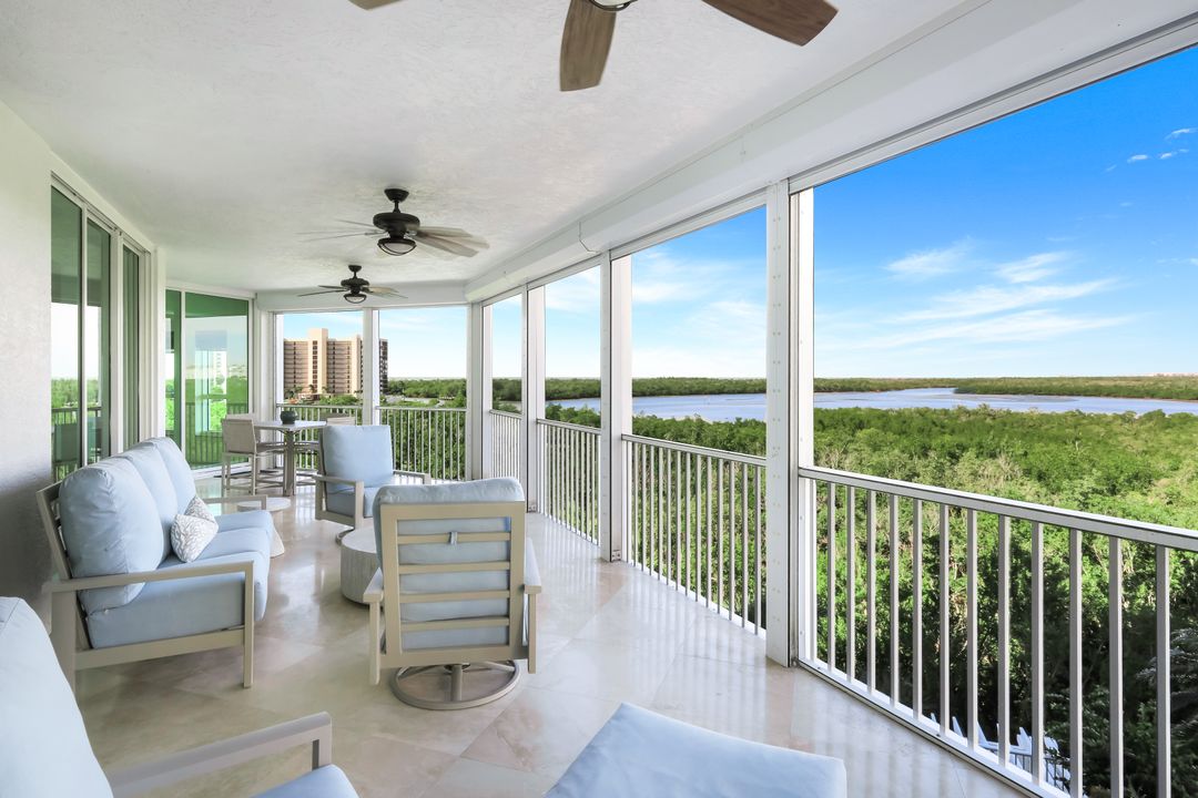 295 Grande Way #304, Naples, FL 34110