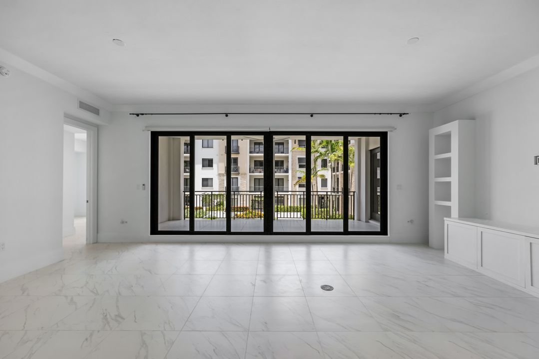 1135 3rd Ave S  #318, Naples, FL 34102