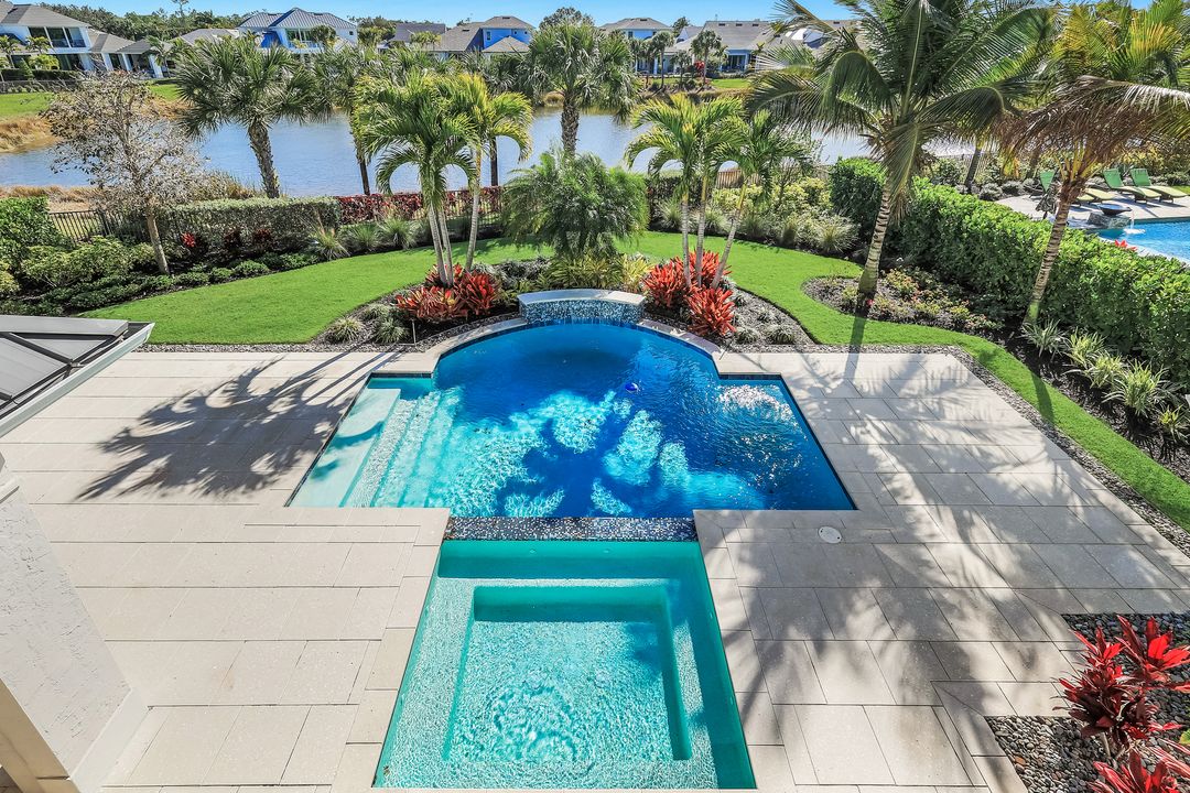 16716 Enclave Cir, Naples, FL 34110