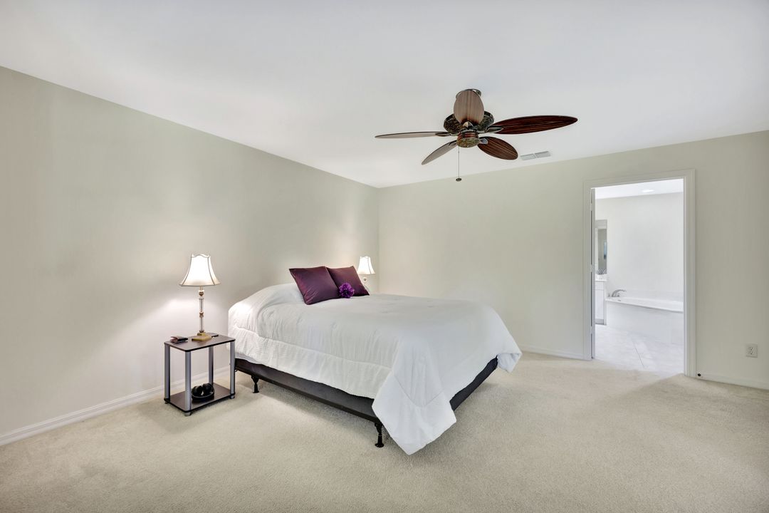 4910 Europa Dr, Naples, FL 34105