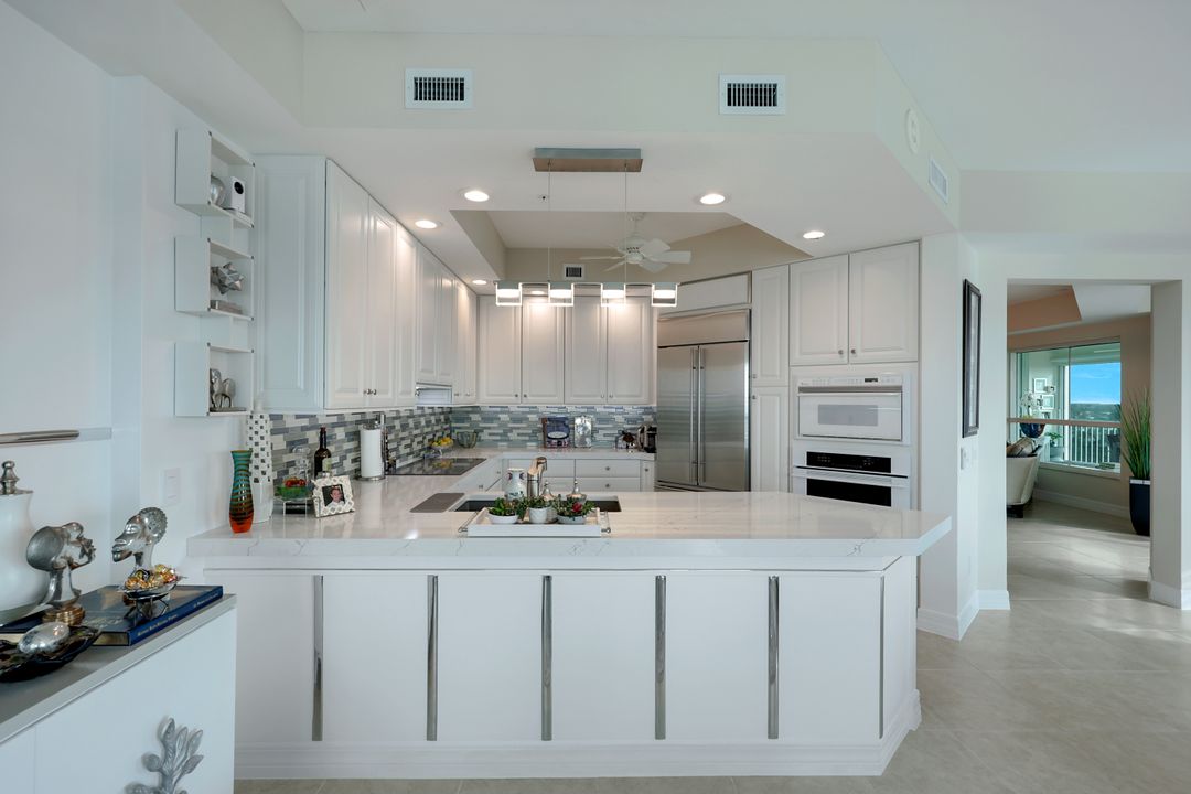 295 Grande Way #801, Naples, FL 34110