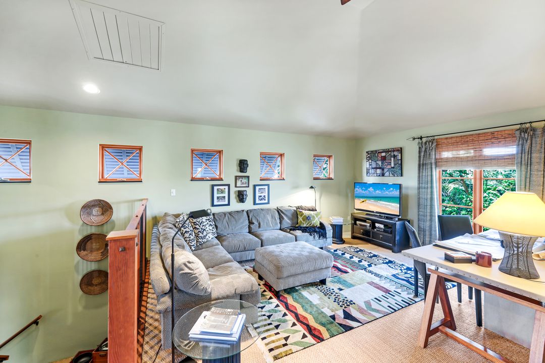 290 Channel Dr, Naples, FL 34108