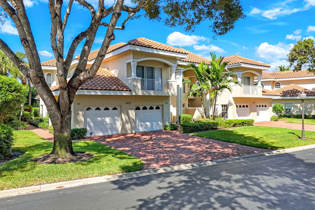 8453 Abbington Cir #811, Naples, FL 34108