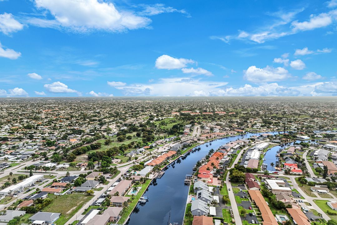 4524 Country Club Blvd, Cape Coral, FL 33904