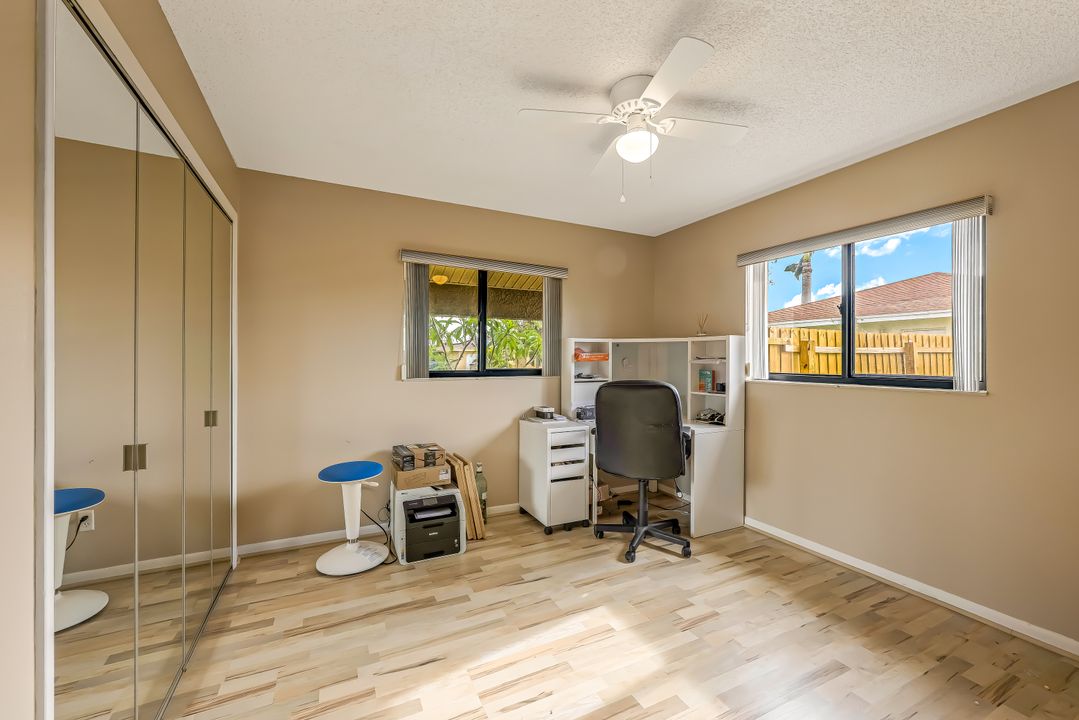 916 SE 30th Ln, Cape Coral, FL 33904