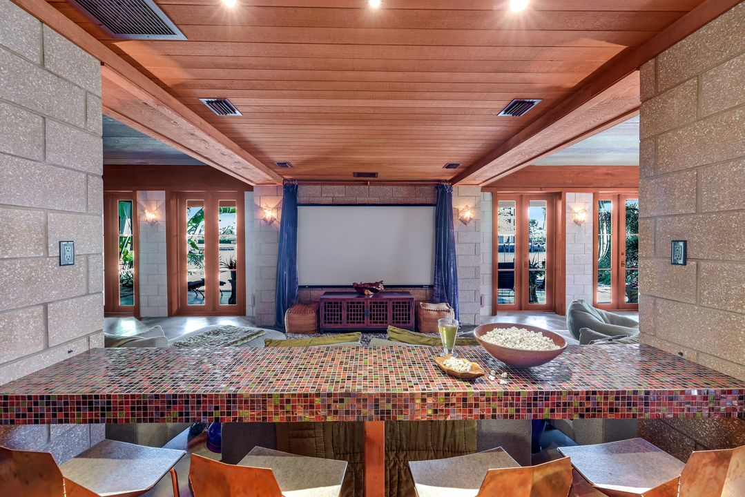 290 Channel Dr, Naples, FL 34108