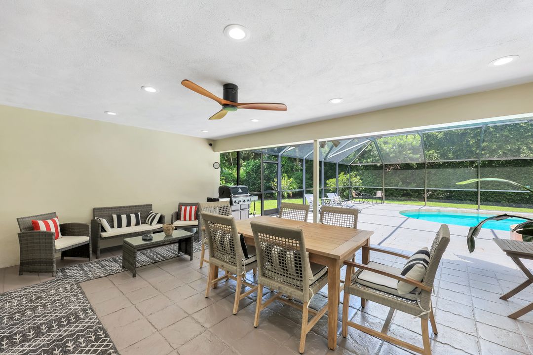 725 Old Trail Dr, Naples, FL 34103