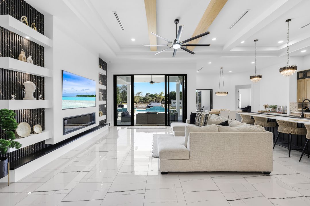 1104 E 6th St, Lehigh Acres, FL 33972