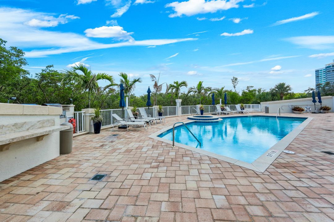 295 Grande Way #1405, Naples, FL 34110