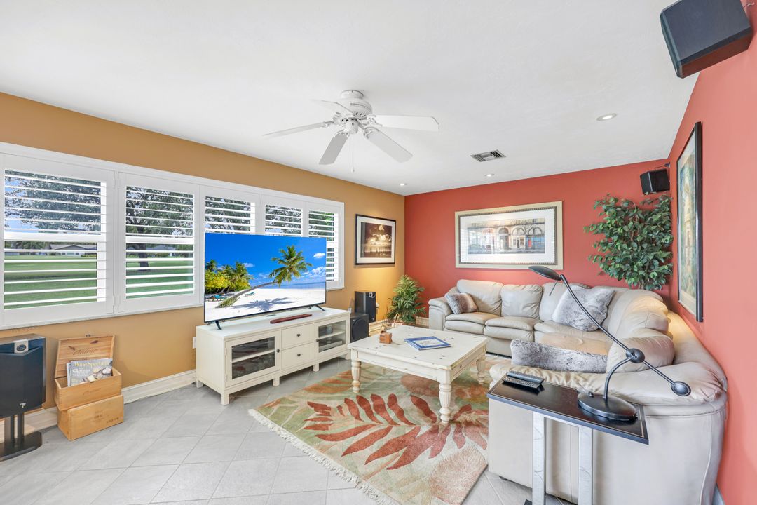211 Pine Valley Cir, Naples, FL 34113
