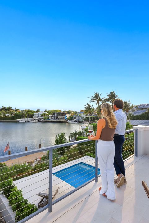 380 18th Ave S, Naples, FL 34102