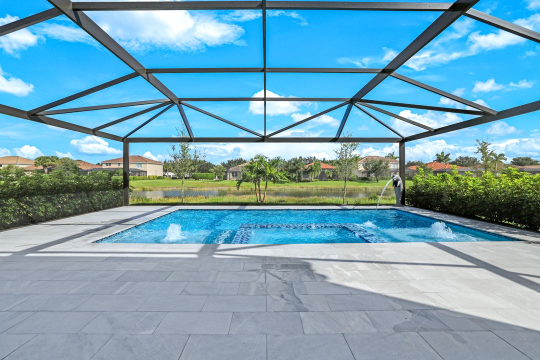 2253 Avocado Ln, Naples, FL 34120