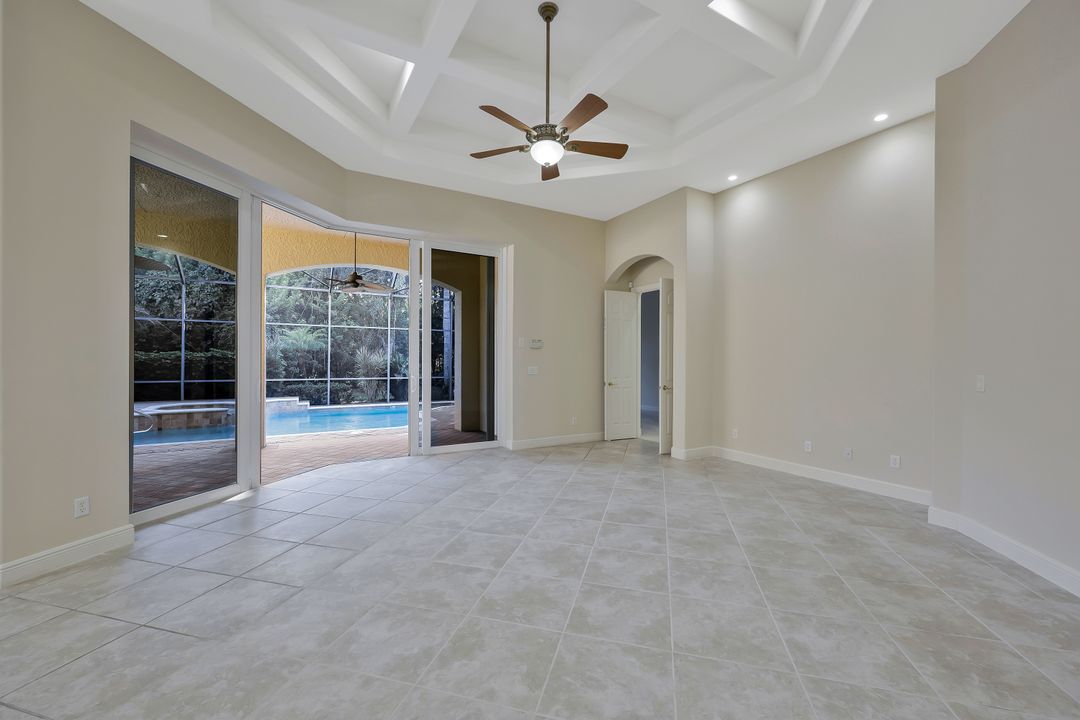 5616 Hammock Isles Dr, Naples, FL 34119