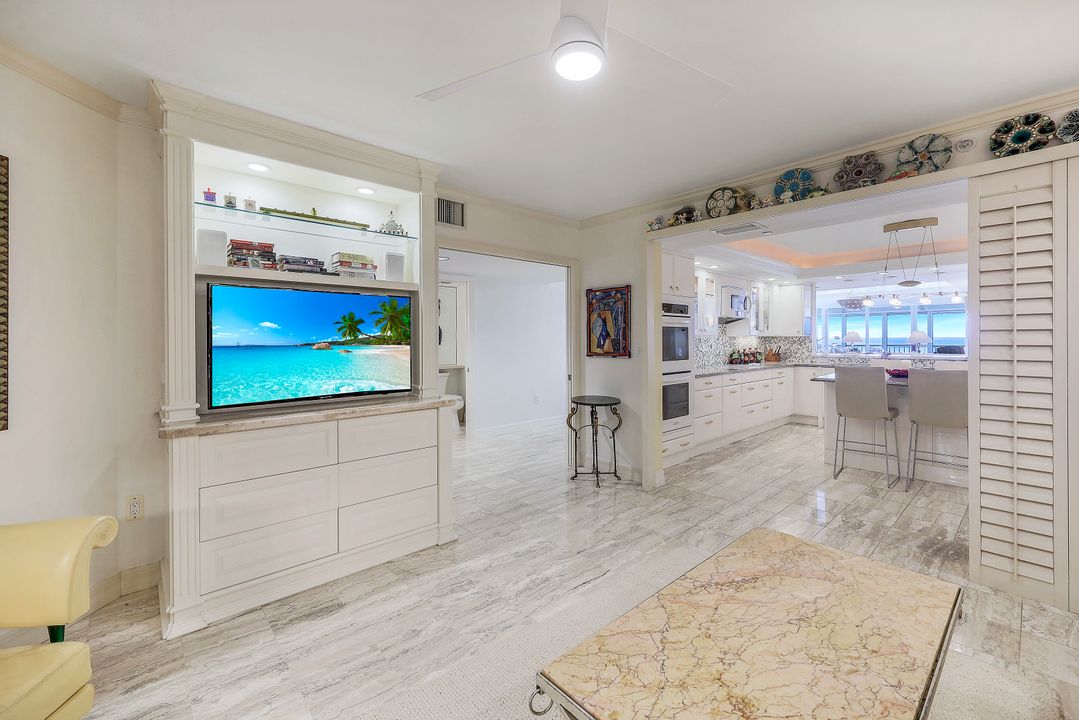 20 Seagate Dr #202, Naples, FL 34103