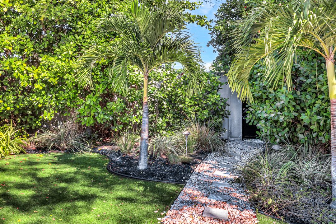 5288 Sand Dollar Ln, Naples, FL 34103