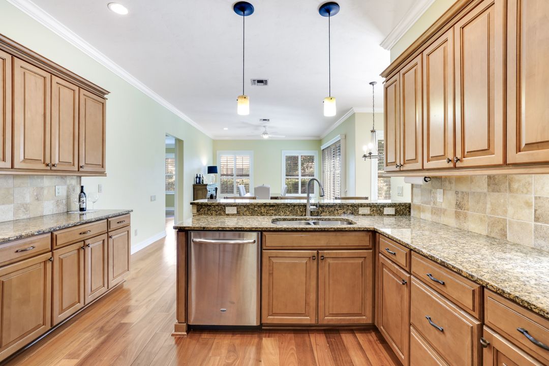 2032 Castle Garden Ln, Naples, FL 34110