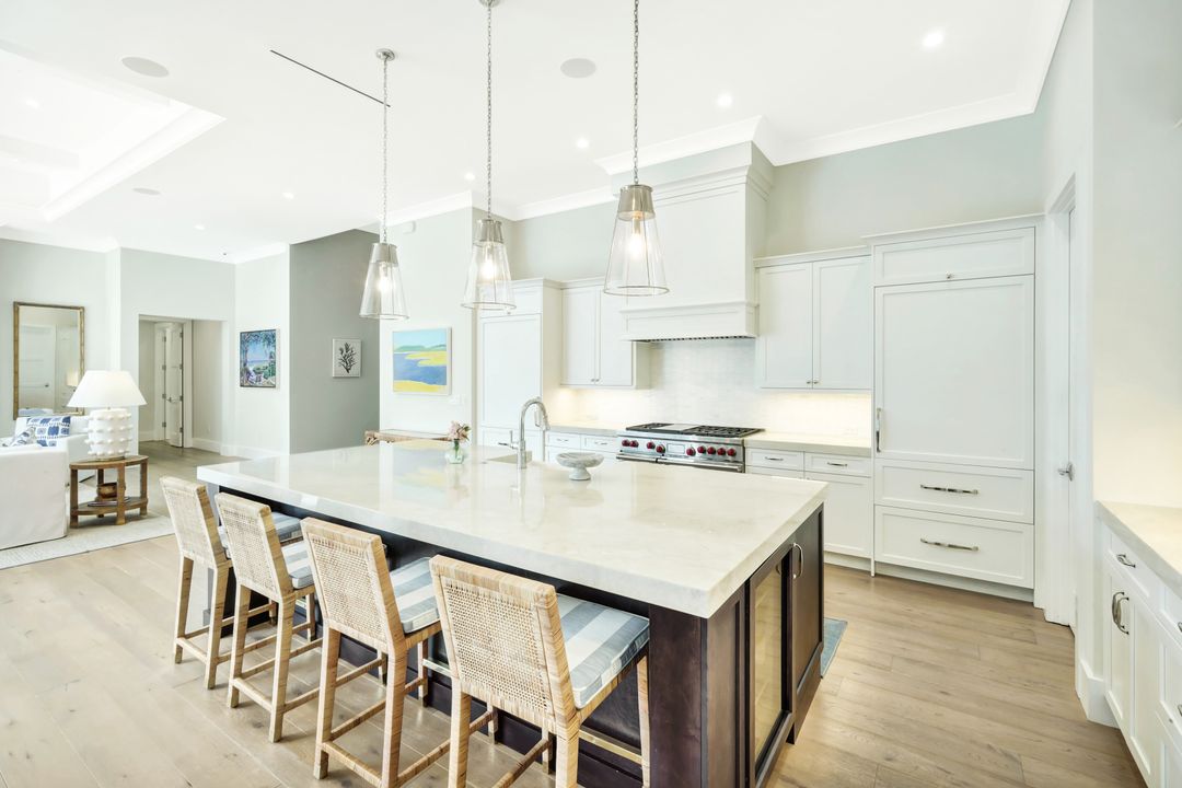 680 Wedge Dr, Naples, FL 34103