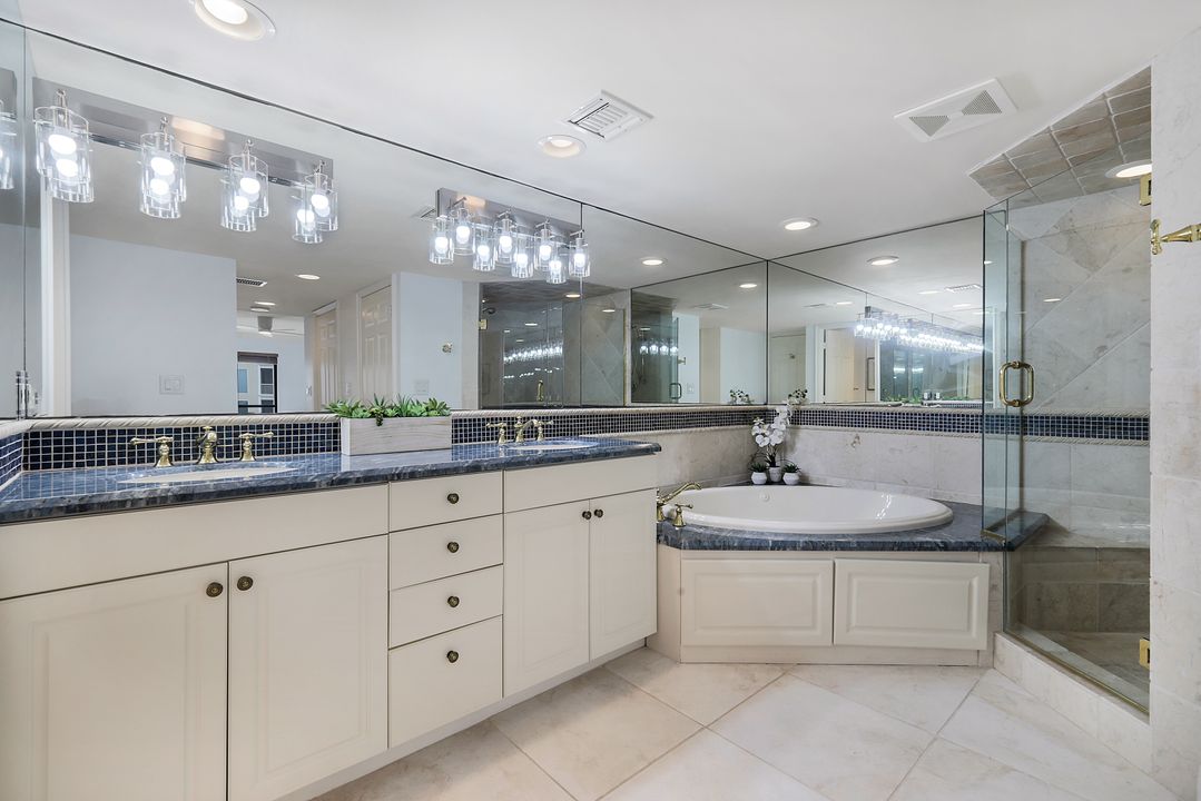 4451 Gulf Shore Blvd N #1605, Naples, FL 34103