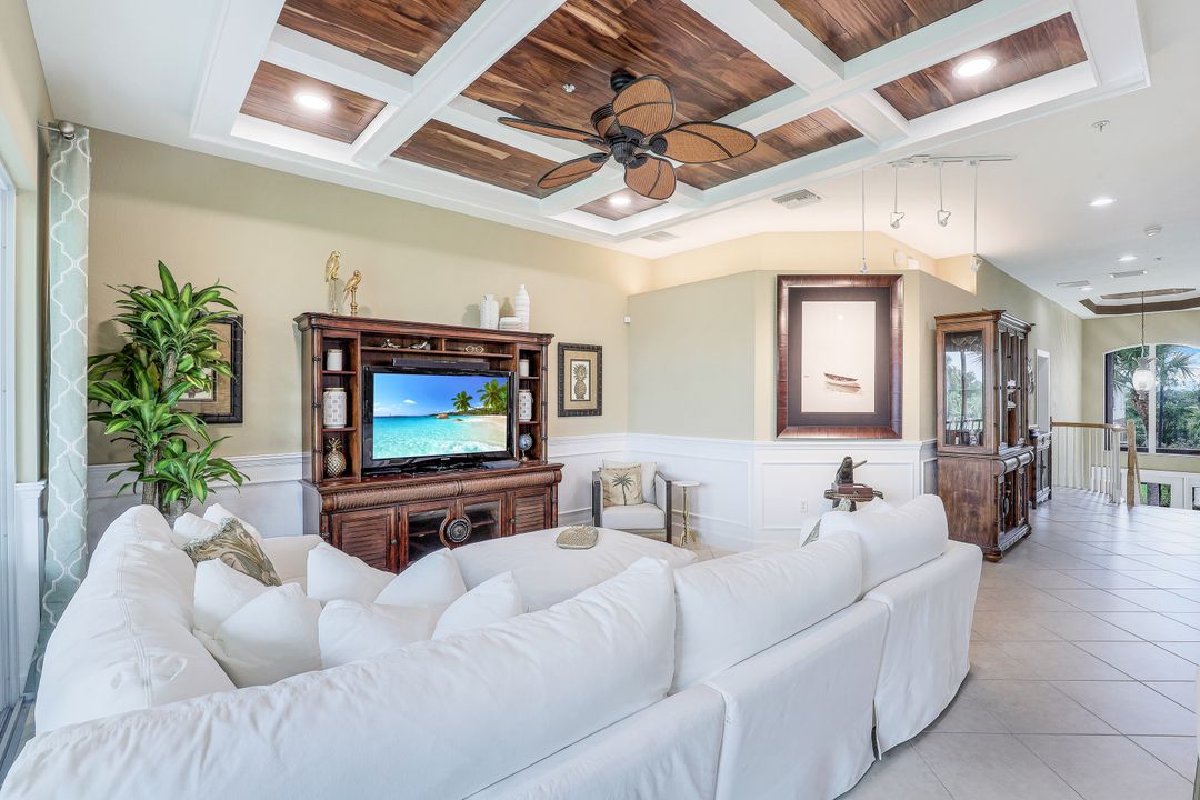 9204 Quartz Ln #201, Naples, FL 34120