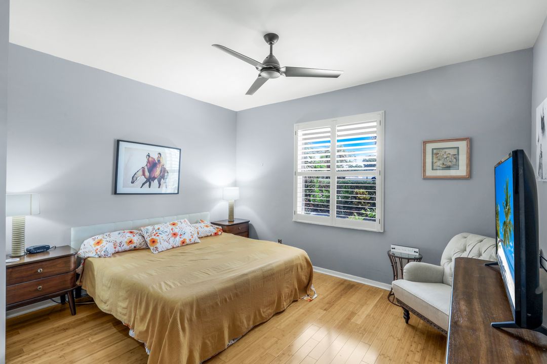 200 Stanhope Cir, Naples, FL 34104