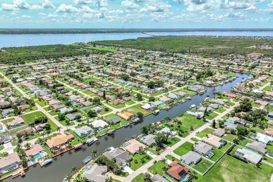 1303 SE 20th Ct, Cape Coral, FL 33990