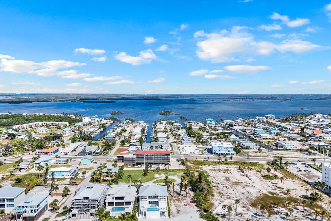 6145 Court St, Fort Myers Beach, FL 33931