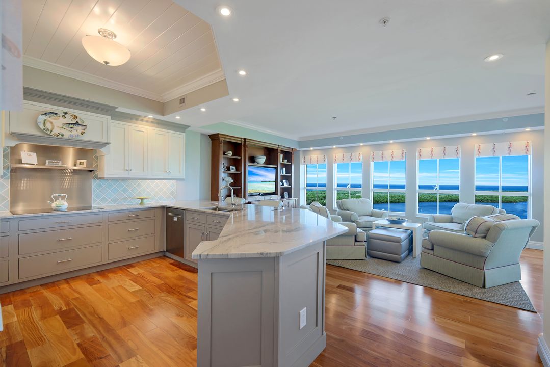 295 Grande Way #1004, Naples, FL 34110