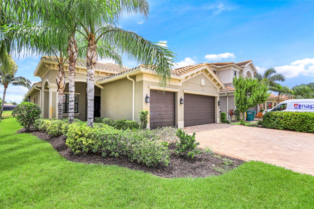 2777 Cinnamon Bay Cir, Naples, FL 34119