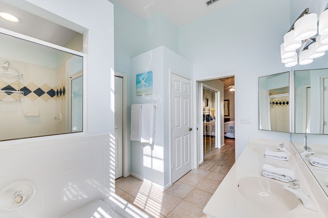 7720 Gardner Dr  #201, Naples, FL 34109