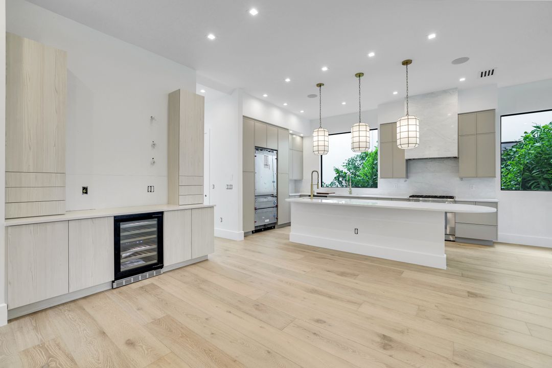 513 92nd Ave N, Naples, FL 34108