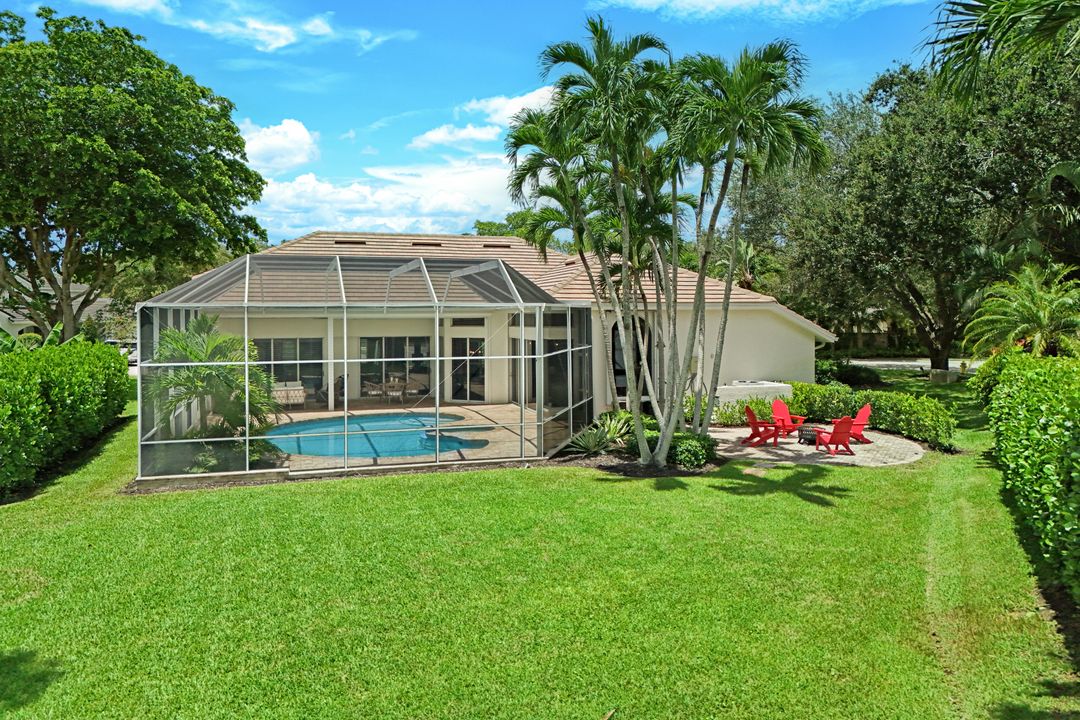 7998 Beaumont Ct, Naples, FL 34109