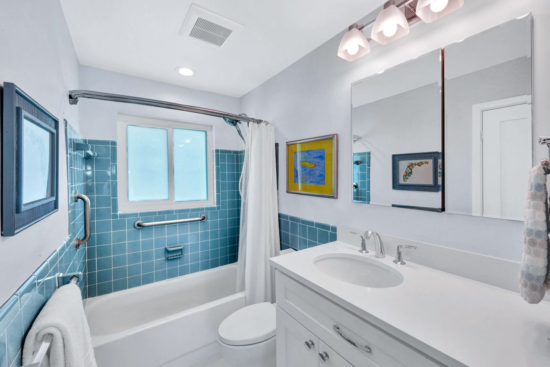 388 Harbour Dr #388, Naples, FL 34103