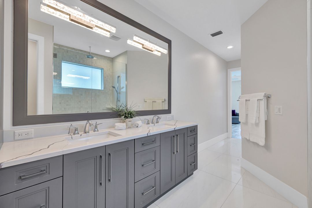 574 94th Ave N, Naples, FL 34108