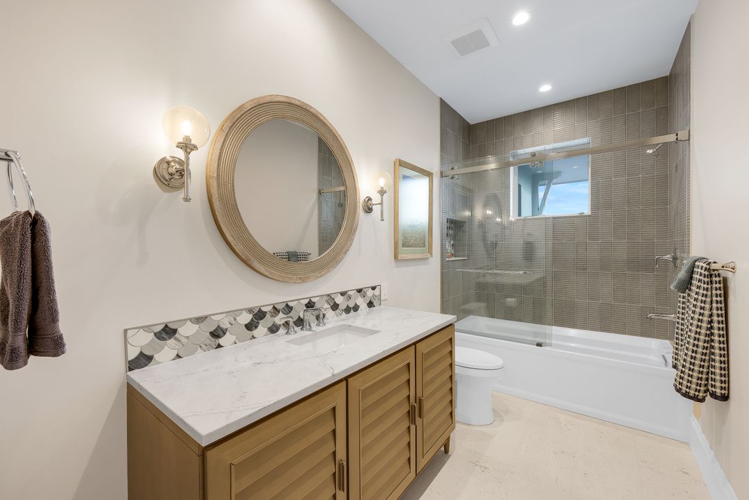 380 18th Ave S, Naples, FL 34102