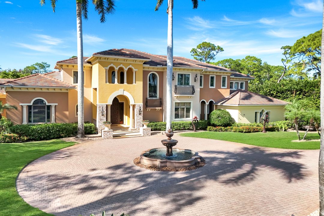 683 Hickory Rd, Naples, FL 34108