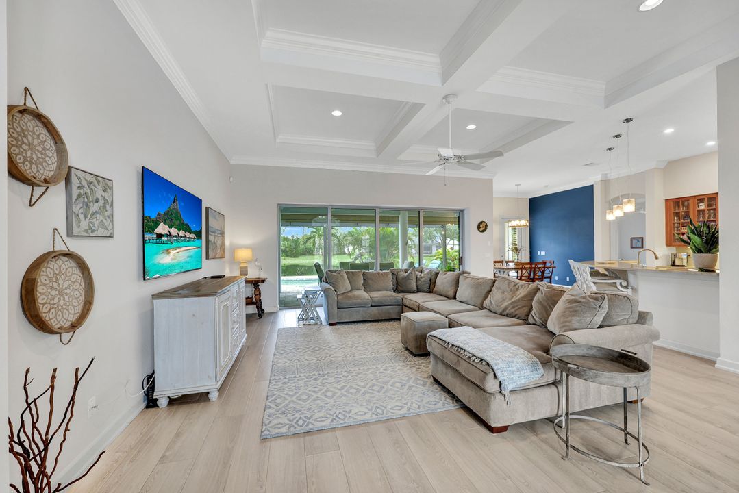 16075 Parque Ln, Naples, FL 34110