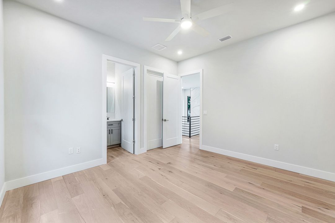 524 103rd Ave N, Naples, FL 34108