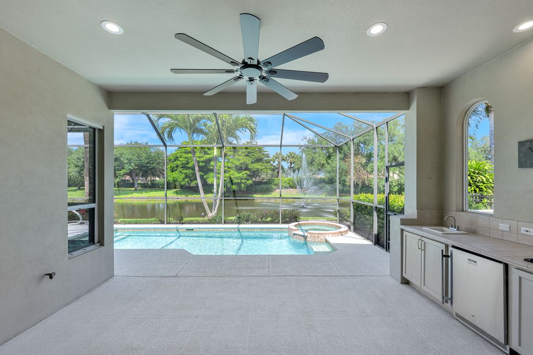 9209 Troon Lakes Dr, Naples, FL 34109