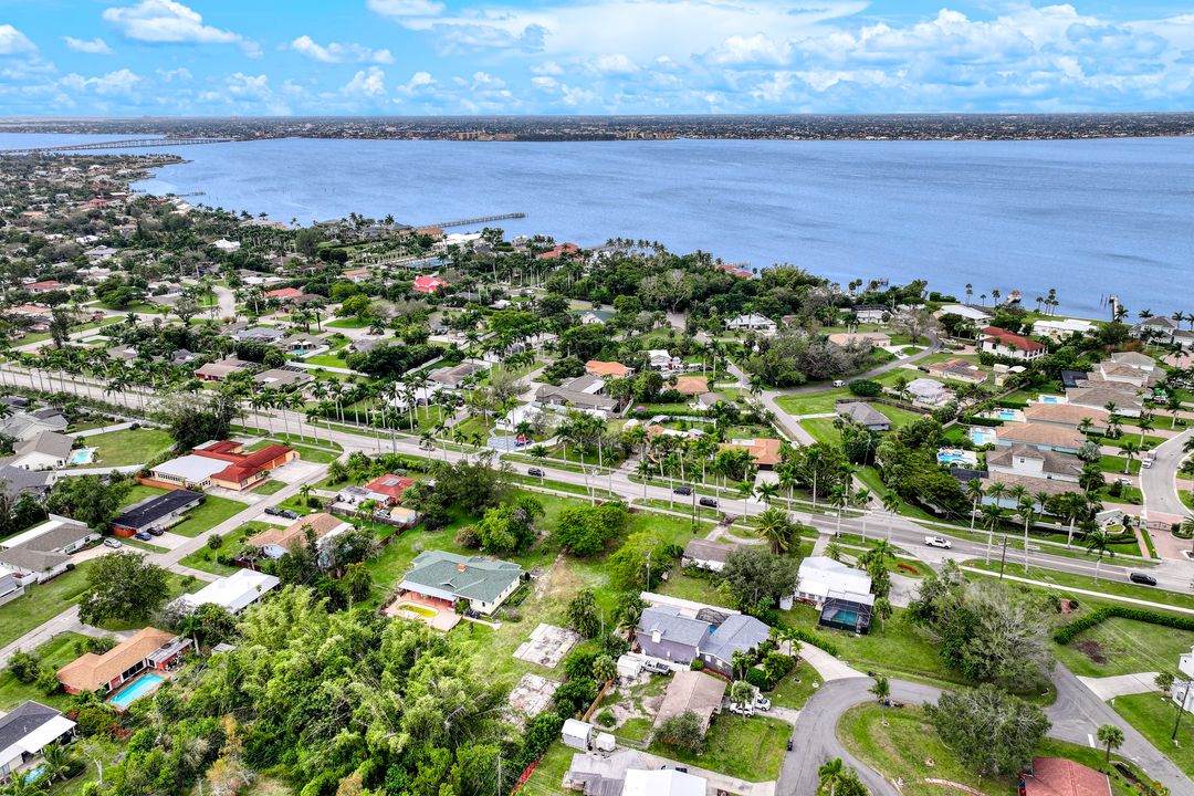 729 Dean Way, Fort Myers, FL 33919